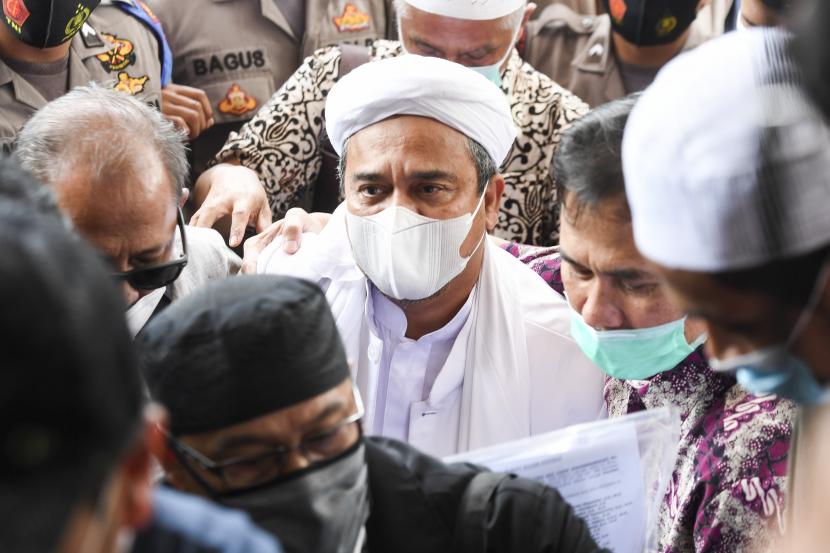 Imam Besar Front Pembela Islam (FPI) Habib Rizieq Shihab di Mapolda Metro Jaya, Jakarta, Sabtu (12/12/2020).