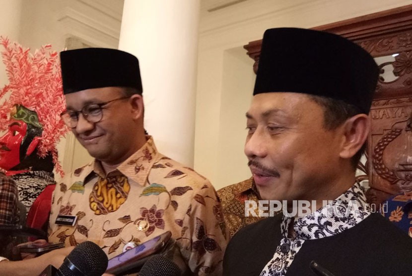 Imam Besar Masjid New York Shamsi Ali menemui Gubernur Anies Baswedan di Balai Kota DKI Jakarta, Jumat (3/11).