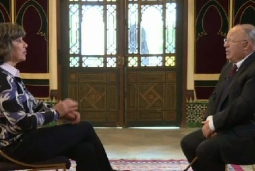 Imam Masjid Besar Paris, Dalil Boubakeur saat diwawancara CNN.