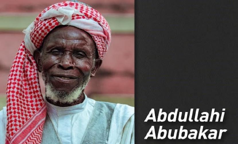 Imam Nigeria Abdullahi Abubakar menyelamatkan nyawa 262 penganut Kristen saat serangan di desanya pada 2018. Selamatkan 262 Pemeluk Nasrani, Imam Nigeria Raih Penghargaan Nasional