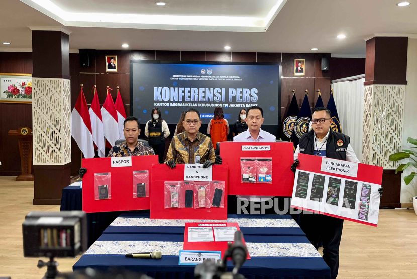 Imigrasi Jakarta Barat Amankan Dua Warga Negara Uzbekistan Terkait Prostitusi Online