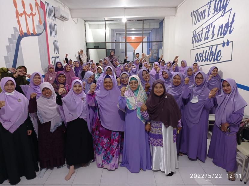 impinan Wilayah Persaudaraan Muslimah (Salimah) Sulawesi selatan, menggelar acara Halal Bihalal yang bertempat di SMAIT Al Biruni Makassar, Ahad(22/05/2022)