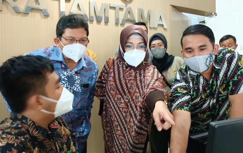 Implementasi layanan antrean online di Rumah Sakit Tentara Bhakti Wira Tamtama Semarang.