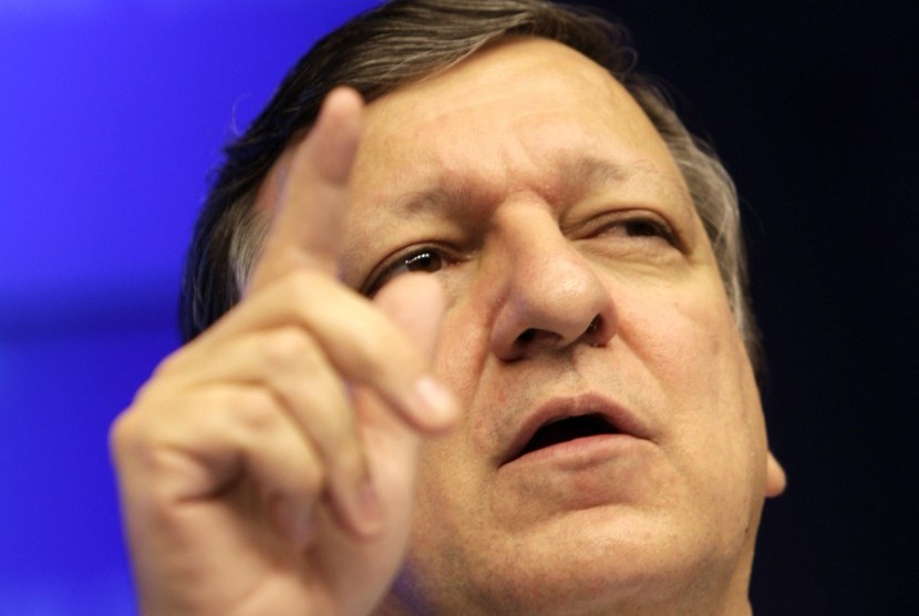 In this March 1, 2012 file photo, European Commission President Jose Manuel Barroso gestures while speaking during a media conference in Brussels. The chief of the European Union's head office will not go to Ukraine during the European soccer championships