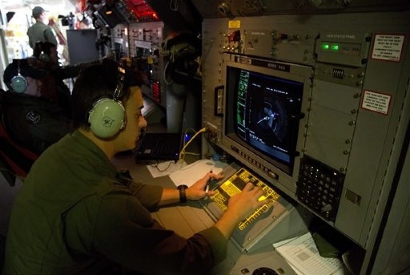 In this march 27 photo, Sgt. Matthew Falanga, an airborne electronics analyst, observes a radar image aboard a Royal Australian Air Force AP-3C Orion aircraft 