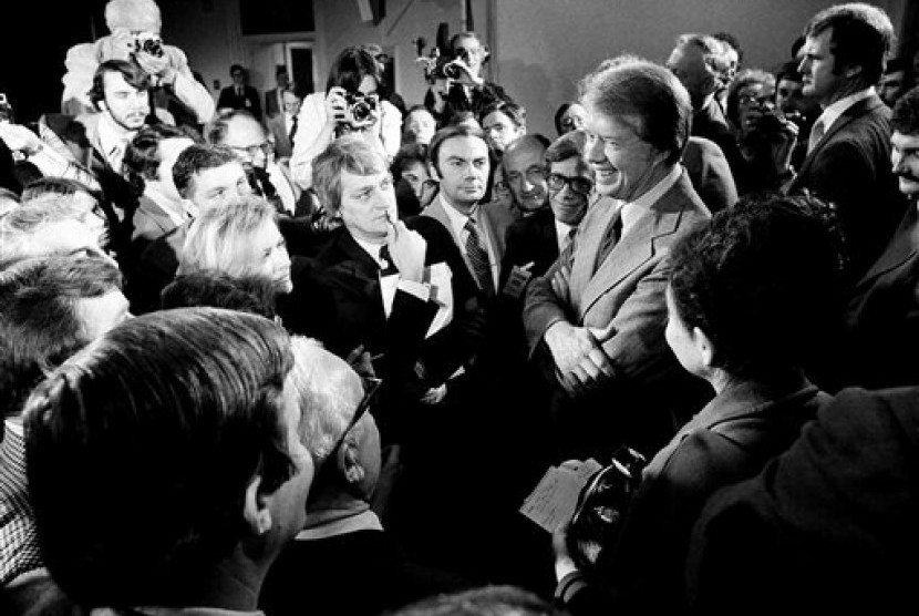 In this March 9, 1977 file photo, President Jimmy Carter (right) is at a news conference where he announced the lifting of the travel ban on Cuba, Vietnam, North Korea and Cambodia, in the executive office building in Washington, DC. 