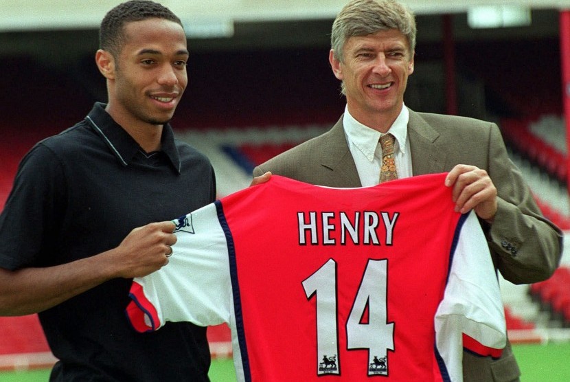 Thierry Henry saat pertama kali direkrut Arsenal. Henry mengenakan jersey nomor 14.