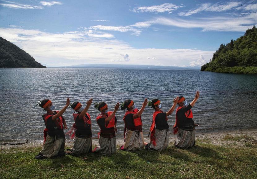 Inalum melakukan pengembangan masyrakat desa di Danau Toba untuk mendukung pariwisata.