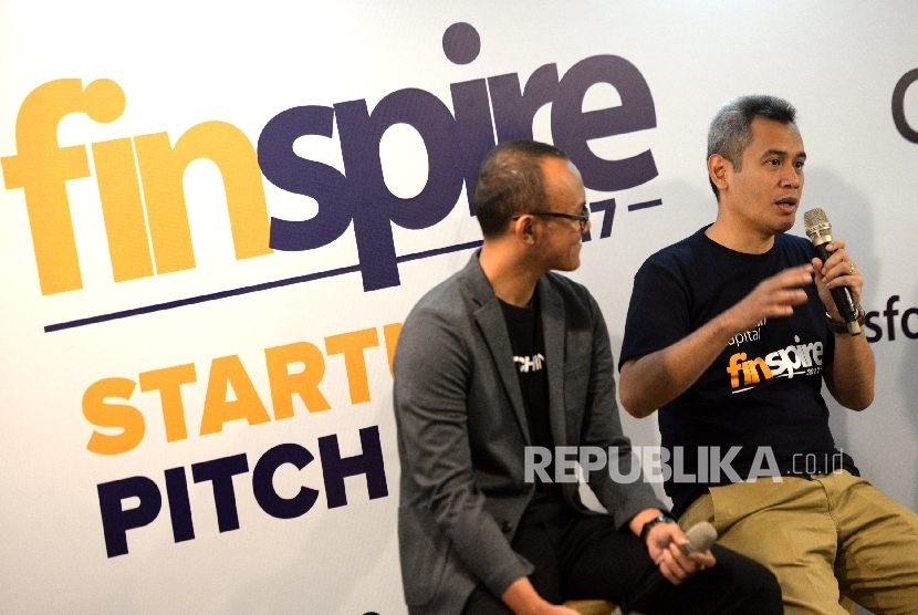 Incar Startup Fintech Potensial. CEO Mandiri Capital Indonesia, Eddi Danusaputro (kanan) menjadi nara sumber saat diskusi saat kompetisi Finspire di Mandiri Inkubator Bisnis, Jakarta, Rabu (18/10).