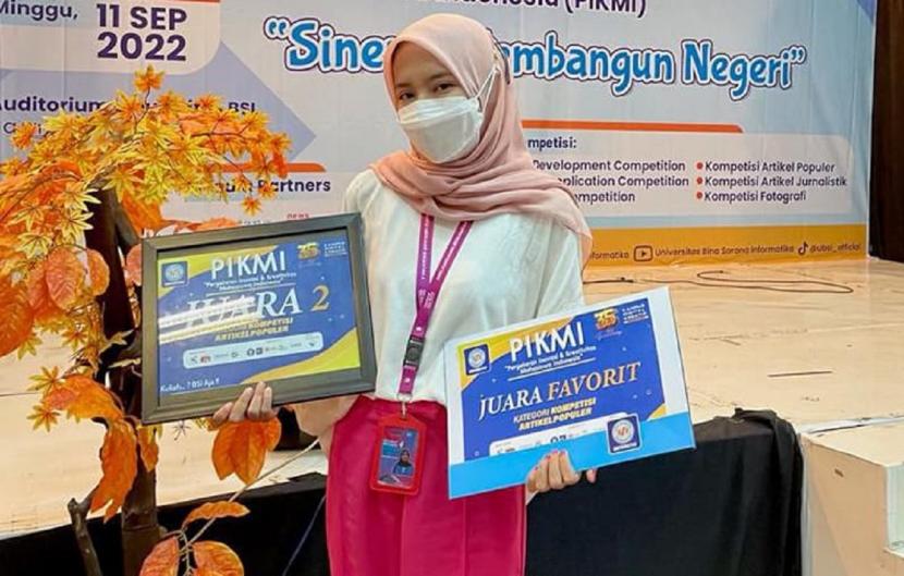 Indah Warohmah, mahasiswi dari Program Studi (prodi) Sistem Informasi Akuntansi (SIA), Universitas BSI (Bina Sarana Infomatika) meraih juara dalam ajang Pergelaran Inovasi & Kreativitas Mahasiswa Indonesia (PIKMI).