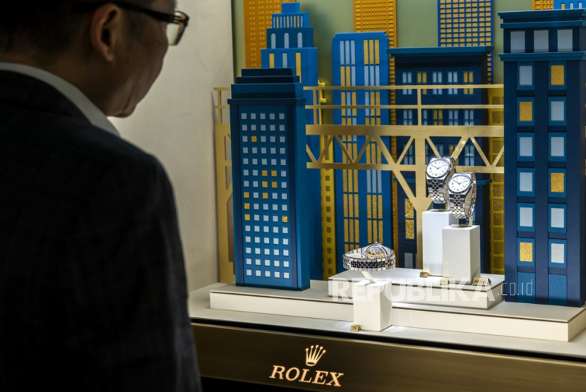  Indeks WatchCharts menyebut harga jam tangan mewah seperti Rolex melonjak 80 persen, mengalahkan S&P 500 yang naik 55 persen dan emas yang hanya 30 persen.