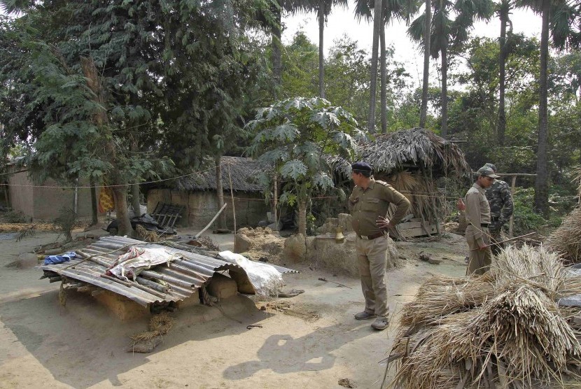 Indian police personnel inspect the area where a woman was gang-raped at Birbhum district in the eastern Indian state of West Bengal January 23, 2014.