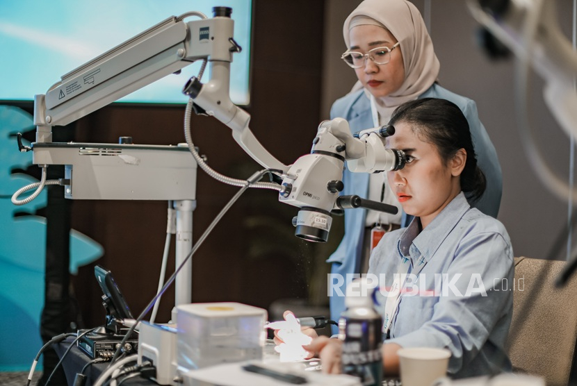 Indonesia baru saja menjadi tuan rumah sebuah acara bergengsi di dunia kedokteran gigi. Simposium Endodontik Global 2025 yang digelar di Bali berhasil mengumpulkan para ahli gigi terbaik dari seluruh dunia.