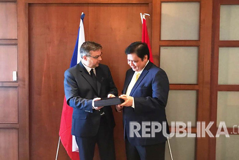 Indonesia-Ceko sepakat untuk menjalin kerja sama di sektor industri pertahanan. 