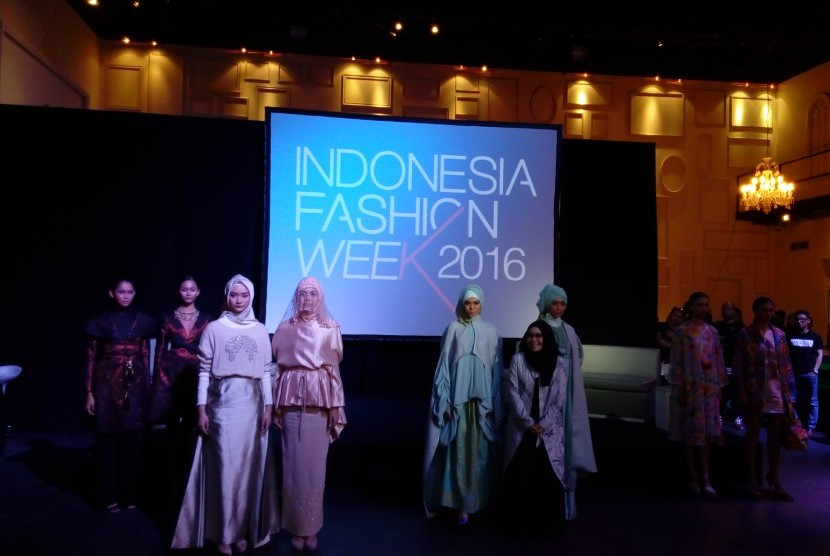 Indonesia Fashion Week (IFW) 2016 akan segera digelar di Jakarta Convention Center.