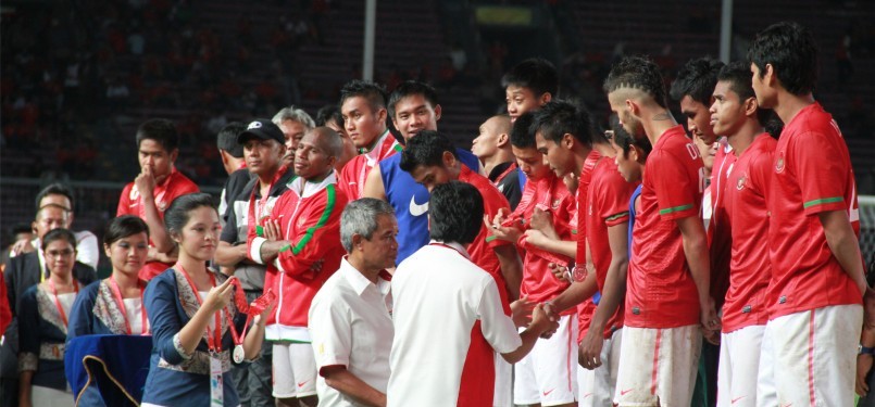 Indonesia harus puas menempati urutan kedua dengan raihan medali perak sepakbola SEA Games 2011, GBK Jakarta, Senin, (21/11). (Republika Online/Fafa)