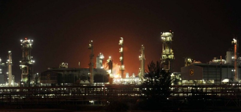 Indonesia is one of the biggest natural gas producers in the world. The picture above is refinery Badak Natural Gas Liquefaction (NGL) in Bontang, East Kalimantan.    