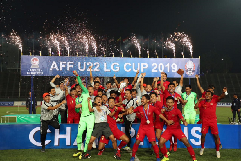 Indonesia Juara Piala Aff U-22. Indonesia berhasil memboyong pulang Piala Aff U-22 di Phnom Pehn.