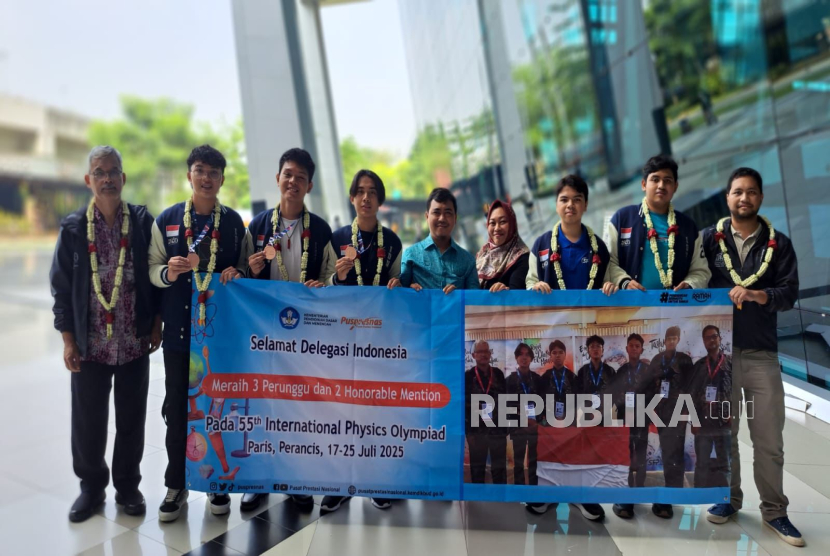 Indonesia kembali meraih prestasi di ajang olimpiade sains dunia yaitu ajang International Physics Olympiad (IPhO) dan International Olympiad in Informatics (IOI) 2025. Pada kedua ajang ini Indonesia diperkuat oleh dua siswa SMA Kesatuan Bangsa yaitu Gusti Komang Abhika Atmaja yang memperkuat tim International Physics Olympiad dan Hanif Achdan Pietoyo yang memperkuat tim International Olympiad in Informatics.