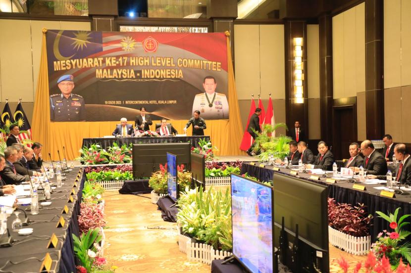 Indonesia -Malaysia  kembali mengadakan pertemuan tingkat tinggi antara Angkatan Bersenjata Malaysia dengan Indonesia.