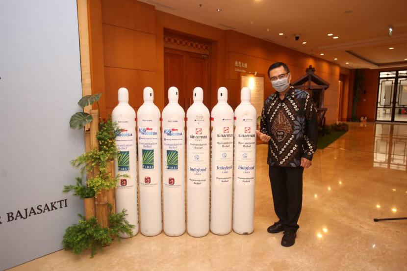 Indonesia mengirimkan bantuan tabung dan gas oksigen untuk membantu penanganan pandemi di India.