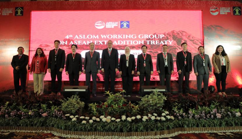 Indonesia menjadi tuan rumah dan ketua perundingan the 4th ASLOM Working Group Meeting on the ASEAN Extradition Treaty (the 4th ASLOM WG on AET)