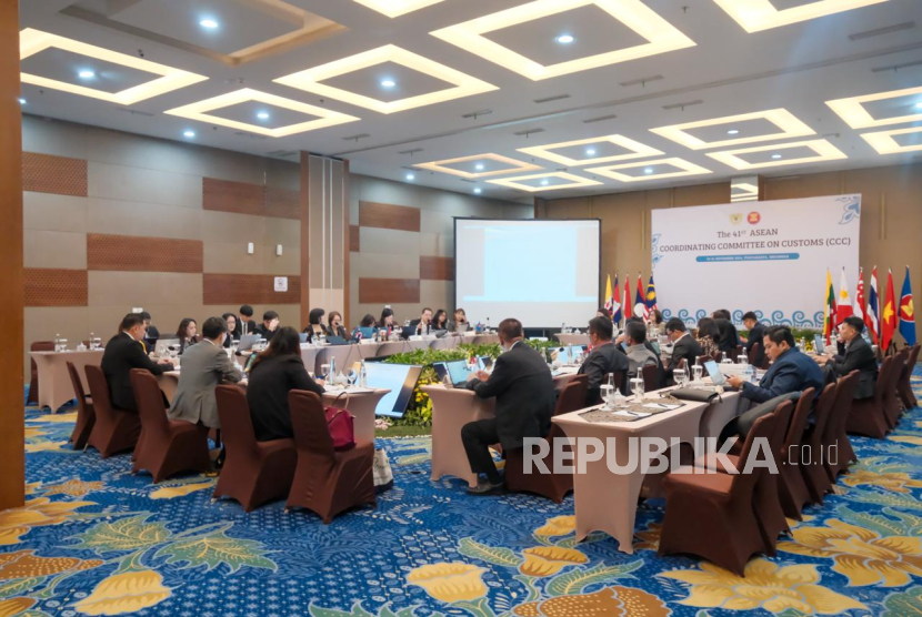 Indonesia menjadi tuan rumah pertemuan The 41st ASEAN Coordinating Committee on Customs (CCC) atau Komite Koordinasi Kepabeanan yang diselenggarakan pada 19-21 November 2024 di Yogyakarta.