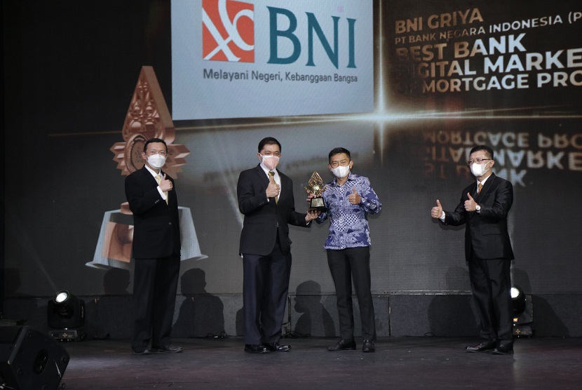 Indonesia Property&Bank Award-XVI dan Indonesia myHome Award-V kembali digelar, Kamis (24/2) di Jakarta. Sejumlah pejabat pemerintahan, pelaku industri properti, perbankan, bahan bangunan dan sektor lainnya hadir dalam Duo Award tersebut.