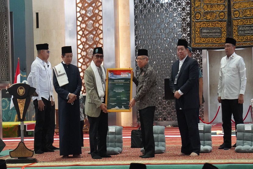 Indonesia Quran Hours sebagai gerakan mengajak umat Islam kembali kepada Alquran kembali digelar. Wakil Presiden RI Maruf Amin yang hadir pada kegiatan itu menyampaikan, kegiatan itu penting dan berarti setiap umat perlu setiap saat terus bersama Alquran.