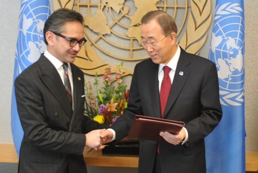 Indonesia recently ratifies Comprehensive Nuclear Test-Ban Treaty (CTBT). In the file photo on February, Indonesian Minister of Foreign Affairs Marty Natalegawa (left) hands over the treaty to UN Secretary General, Ban Ki-moon, in New York, United States. 