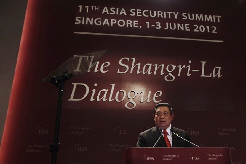 Indonesia's President Susilo Bambang Yudhoyono gives the keynote address during the opening of the 11th International Institute of Strategic Studies (IISS) Asia Security Summit: The Shangri-La Dialogue in Singapore June 1, 2012.   
