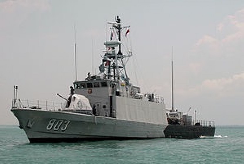 One of Indonesian battle ships, KRI Todak 631 (file)