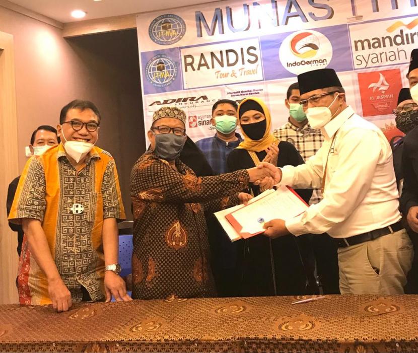 Indonesia Tour Leader Muslim Association (ITMA) meneken kerja sama dengan  Lembaga Sertifikasi Profesi Wisata Hasanah Indonesia (LSP WHI) untuk pelaksanaan Sertifikasi Profesi Tour Leader dan  Tour Guide bagi anggotanya.