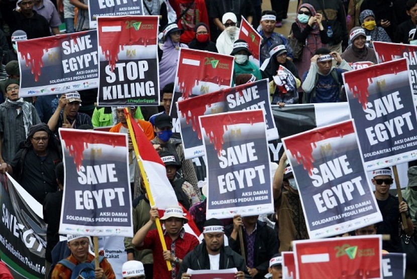 Indonesian mass organizations hold a peaceful rally in Jakarta on Friday to show their solidarity to the crisis in Egypt. 