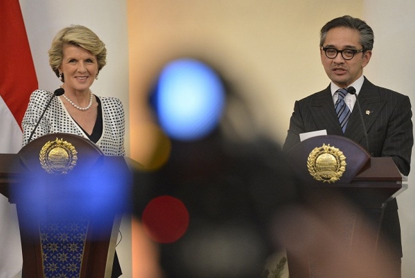 Indonesian Minister of Foreign Affairs Marty Natalegawa (left) and his visiting Australian counterpart, Julie Bishop, in Jakarta on Dec 5, 2013. (File photo)
