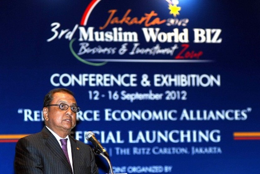 Minister of Industry, MS Hidayat, delivers his speech in Official Launching The 3rd Muslim World Business & Investment Zone (MWBIZ) 2012, on Firday in Jakarta. Muslim entrepreneurs from 35 countries will attend the September event.