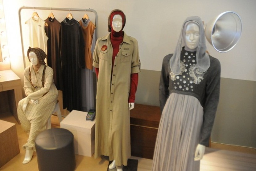 Indonesian Muslim apparel on display in an Indonesia Fashion Week counter in Jakarta (illustration) 