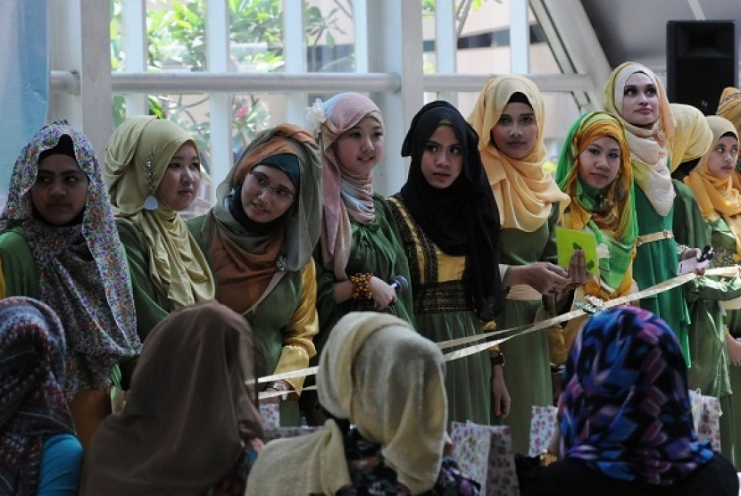 Indonesian Muslim women (illustration)