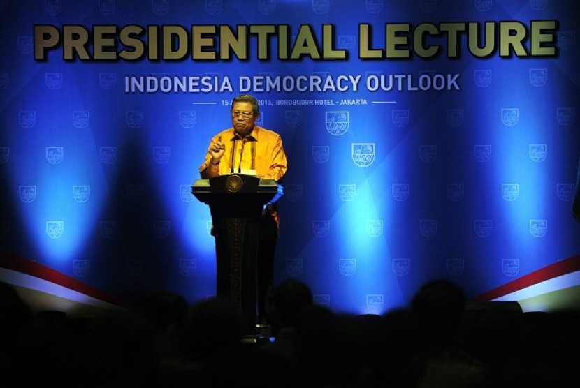 Indonesian President Susilo Bambang Yudhoyono delivers his speech in a presidential lecture on Indonesia Democracy Outlook in Jakarta on Tuesday. 