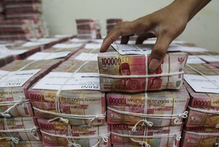 Indonesia`s 100,000 IDR banknotes (illustration)