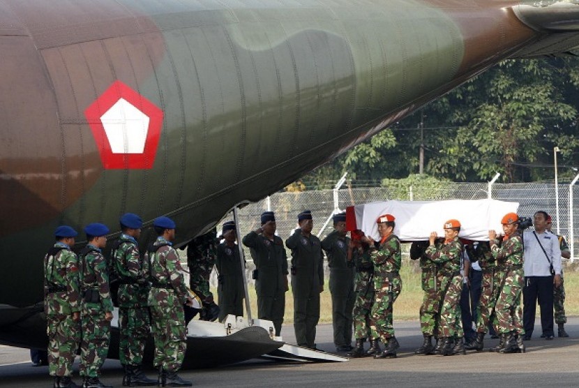 On Friday, Indonesian soldiers bring the coffins of those who died when Fokker-27 crashed Jakarta the day before. Eleven bodies were handed over to their families to be burried in a military ceremony. 