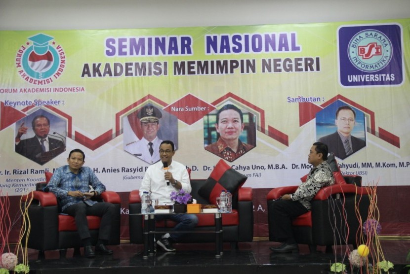 Indra Uno bersama Gubernur DKI Jakarta Anies Baswedan saat menjadi pembicara di Seminar FAI.