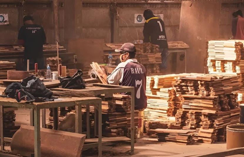 Industri kayu jati di Indonesia diperkuat dengan sertifikasi. 