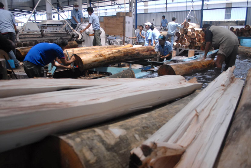 Industri kayu lapis plywood.   (ilustrasi)