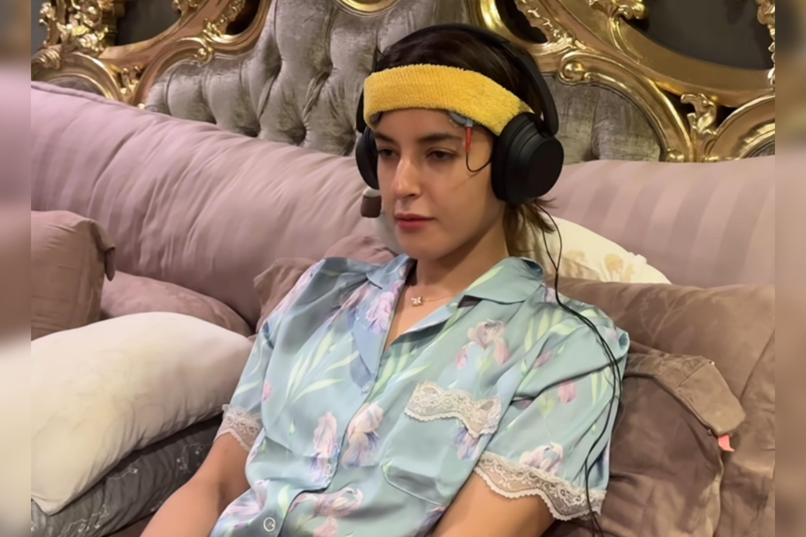 Influencer Tasya Farasya menjalani sleep therapy.