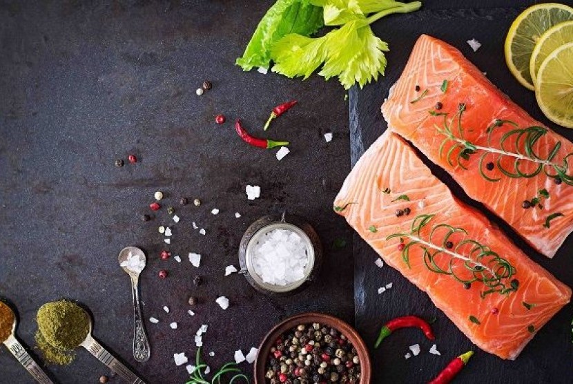  Ingin optimalkan konsumsi omega-3 Anda? Makanlah ikan dua kali seminggu.  