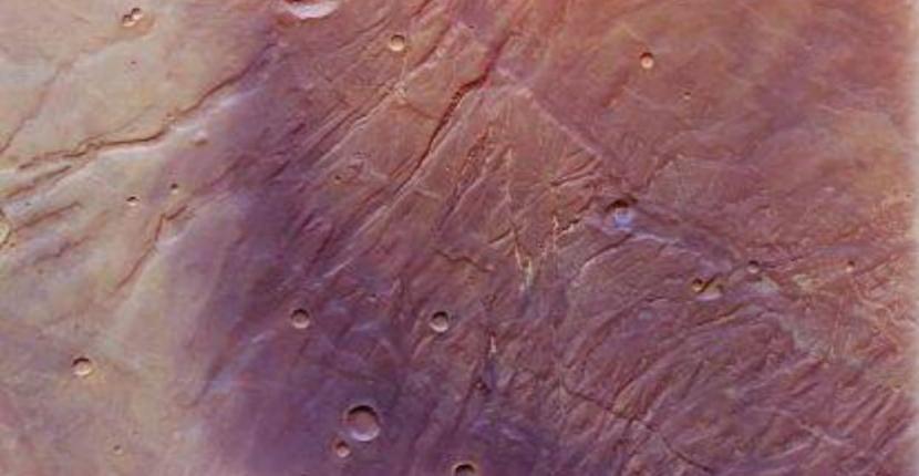 Inilah pemandangan baru yang menakjubkan dari geologi permukaan Planet Merah yang kompleks.