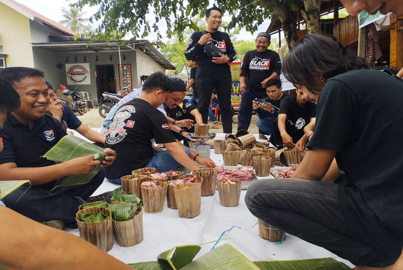 Inisiatif Kolaborasi Komunitas Indonesia Timur Area (KITA) untuk menggunakan wadah non plastik dalam pembagian daging kurban pada Idul Adha 1443H mendapat apresiasi tinggi dari sejumlah kalangan. Museum Rekor Dunia Indonesia (MURI) menyebut KITA sebagai komunitas pelopor gerakan ramah lingkungan.