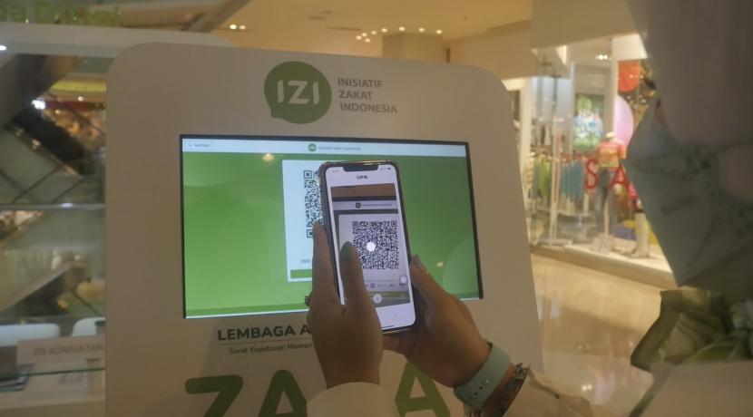 Inisiatif Zakat Indonesia (IZI) meluncurkan mesin Zakat Self Service untuk pembayaran zakat, Jumat (8/4/2022).  Mesin dihadirkan guna mendukung masyarakat dalam membayar dan menghitung zakat.