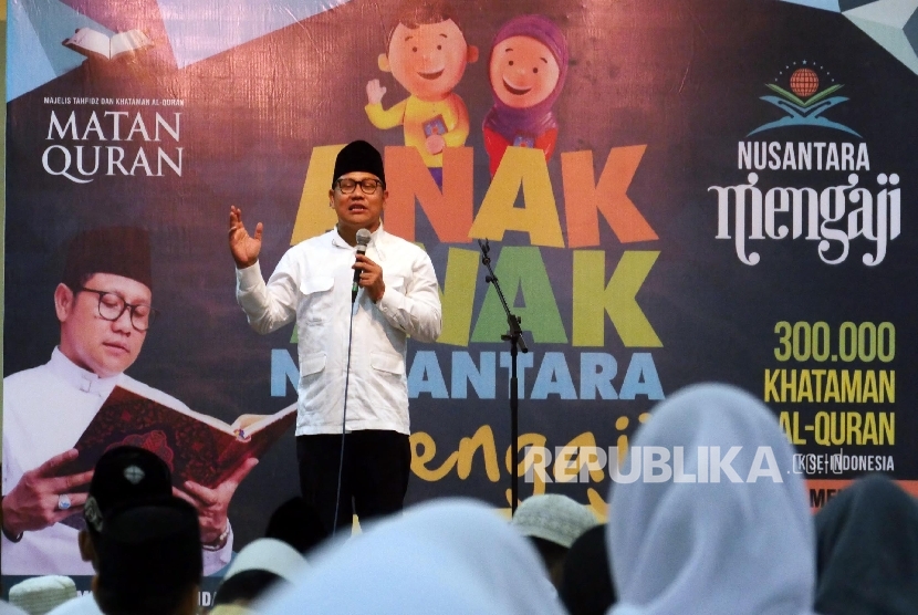  Inisiator Nusantara mengaji Muhaimin Iskandar menyampaikan kata sambutannya pada acara deklarasi Ikrar Anak-anak Nusantara Cinta Alquran dan Mengaji, di Jakarta, kamis (5/5). 